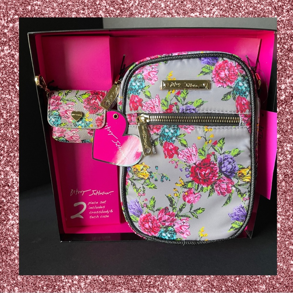 Betsey Johnson cross body and tech case gift set 💐